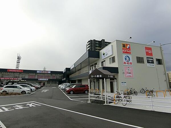 画像22:コンビニ「ライフガーデン勝川まで450m」