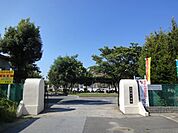 小学校「津島市立北小学校まで796m」