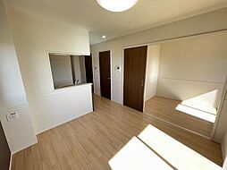 リバーサイド・ヴィラ 2階2LDKのリビング/ダイニング