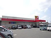 ドラッグストア 「サンドラッグ　美和店まで760m」