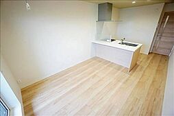 ミュール　鴻 2階ワンルームのリビング/ダイニング