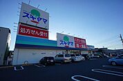 ドラッグストア 「ドラッグスギヤマまで830m」
