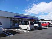 コンビニ「ローソンまで1300m」