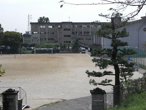 画像25:中学校「市立犬山中学校まで410m」