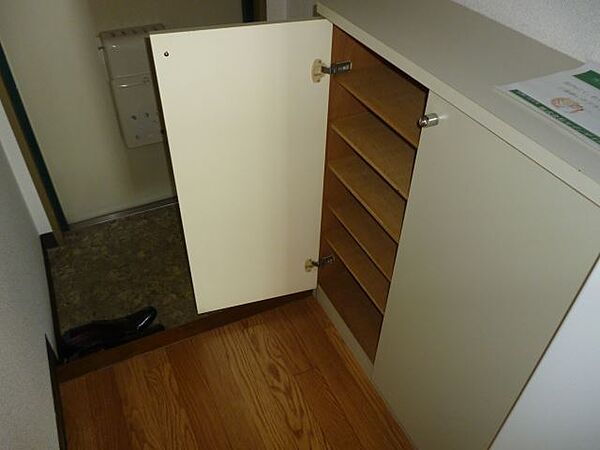 画像12:下駄箱完備の玄関スペースです