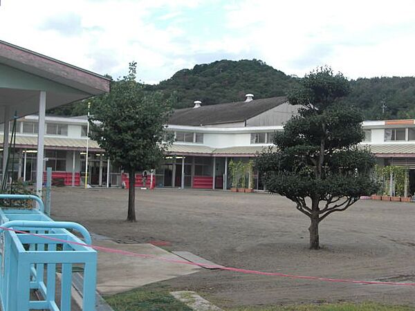 画像29:幼稚園、保育園「丸山保育園まで490m」
