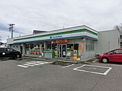 コンビニ「ファミリーマートまで770m」