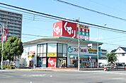 ドラッグストア 「スギ薬局まで730m」