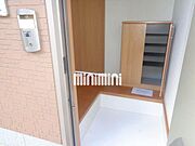 モニターホン＆下駄箱完備の玄関スペースです
