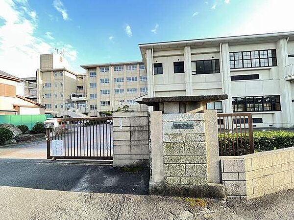 画像20:中学校「稲沢市立稲沢中学校まで1157m」