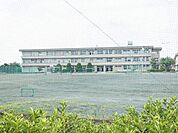 中学校「稲沢市立稲沢西中学校まで1124m」