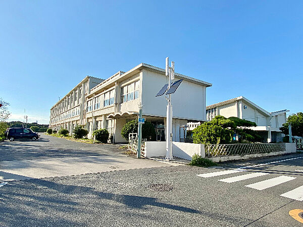 画像23:中学校「東海市立横須賀中学校まで586m」