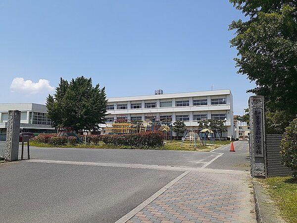 画像24:小学校「知多市立新知小学校まで199m」