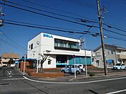銀行「知多信用金庫まで330m」