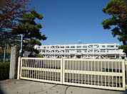 小学校「岩倉市立岩倉南小学校まで633m」