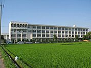 小学校「岩倉市立曽野小学校まで1658m」