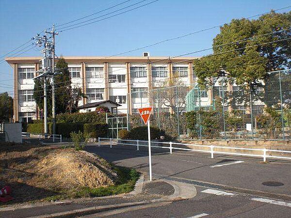 画像25:小学校「豊明市立三崎小学校まで147m」