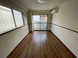 アーバン岡田 1階1Kのリビング/ダイニング