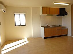 綱理ハウス 2階2LDKのリビング/ダイニング