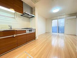 グラン・シャリオ 101 1階ワンルームのリビング/ダイニング