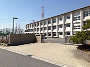 中学校「日進西中学校まで1500m」