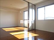 リビング横洋室
