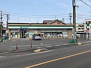 コンビニ「ファミリーマート　蟹江城店まで130m」