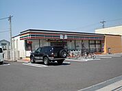 コンビニ「セブンイレブンまで220m」