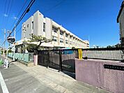 小学校「市立西春小学校まで1300m」