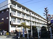 小学校「市立師勝西小学校まで590m」