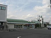 コンビニ「ファミリーマートまで180m」