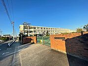 小学校「北名古屋市立鴨田小学校まで844m」