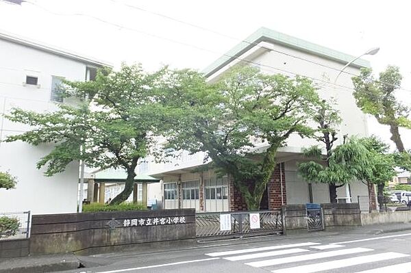 画像4:小学校「市立井宮小学校まで730m」