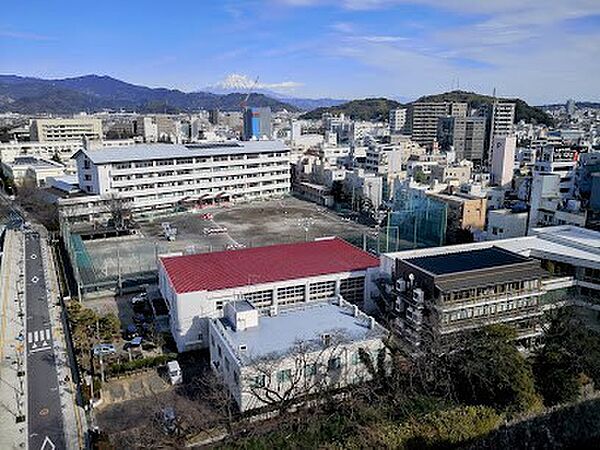 画像25:中学校「静岡市立城内中学校まで1337m」