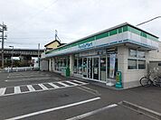 コンビニ「ファミリーマートまで660m」