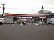 コンビニ「ファミリーマートまで400m」