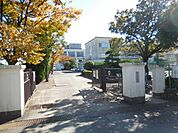 中学校「静岡市立豊田中学校まで599m」