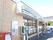 コンビニ「セブンイレブンまで900m」