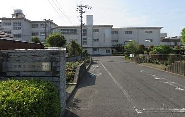 画像17:小学校「市立川崎小学校まで620m」