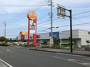 ショッピング施設「グランリバーまで2700m」