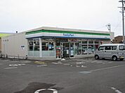 コンビニ「ファミリーマートまで370m」