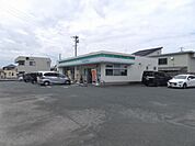 コンビニ「ファミリーマートまで1700m」