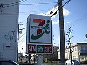 コンビニ「セブンイレブンまで440m」
