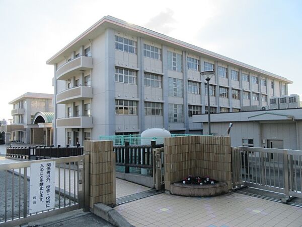 周辺：小学校「富士市立伝法小学校まで1032m」