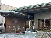図書館「富士市立中央図書館まで1304m」