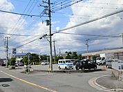 コンビニ「セブンイレブン富士市広見新町店まで642m」