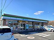 コンビニ「ファミリーマート富士松岡店まで446m」
