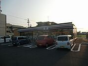 コンビニ「セブンイレブンまで490m」