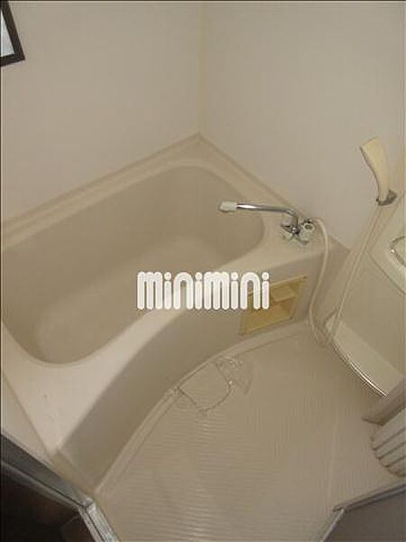 画像16:窓付で換気が出来るお風呂です。