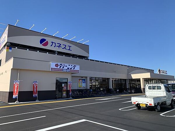 画像13:スーパー「カネスエまで2100m」